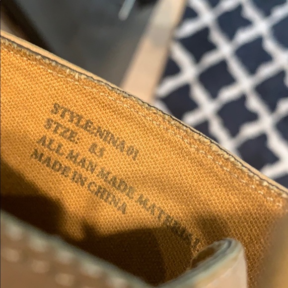 Free choice size 8 1/2 tan wedge with tie - Picture 6 of 6